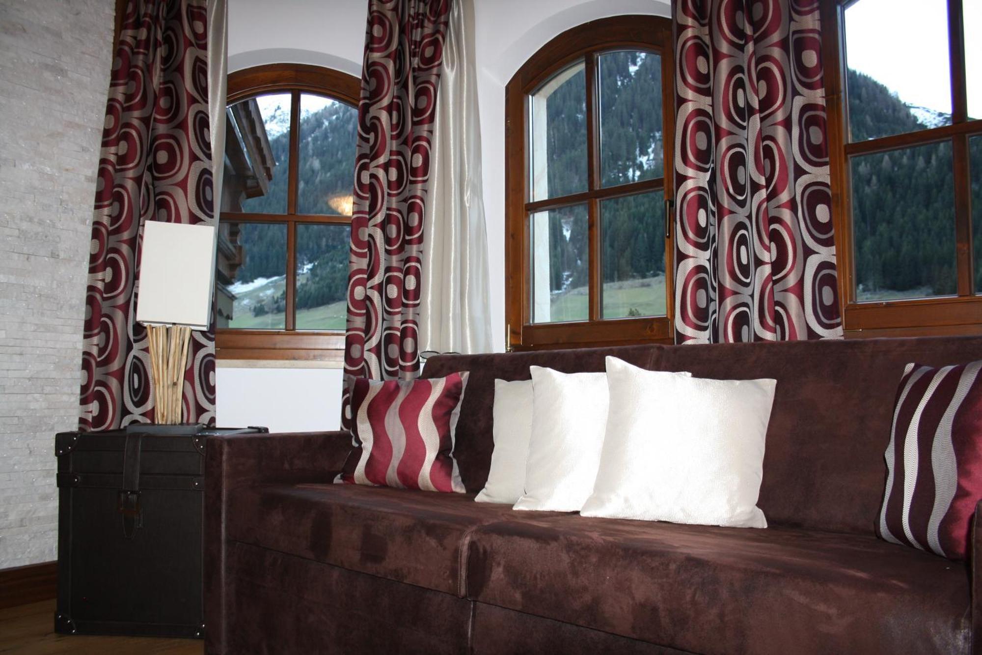 Alpinlounge Raetia Appartements Ischgl Ruang foto